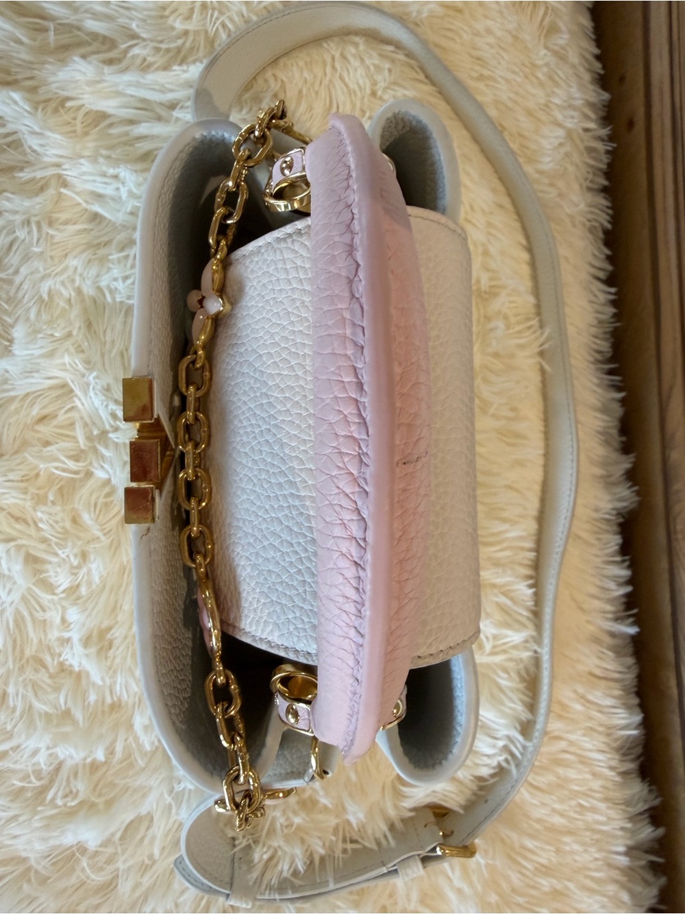 Louis Vuitton White and Pink Capucines Crossbody Bag with Gold Hardware - Picture 9 of 13
